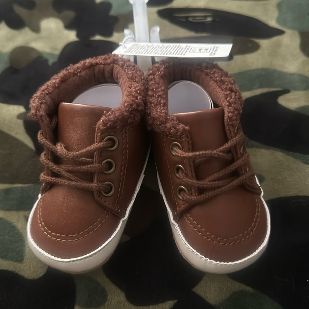 OLD NAVY BABY SNEAKERS: BROWN: NEW WITH TAGS: SIZE 0-3 MTH